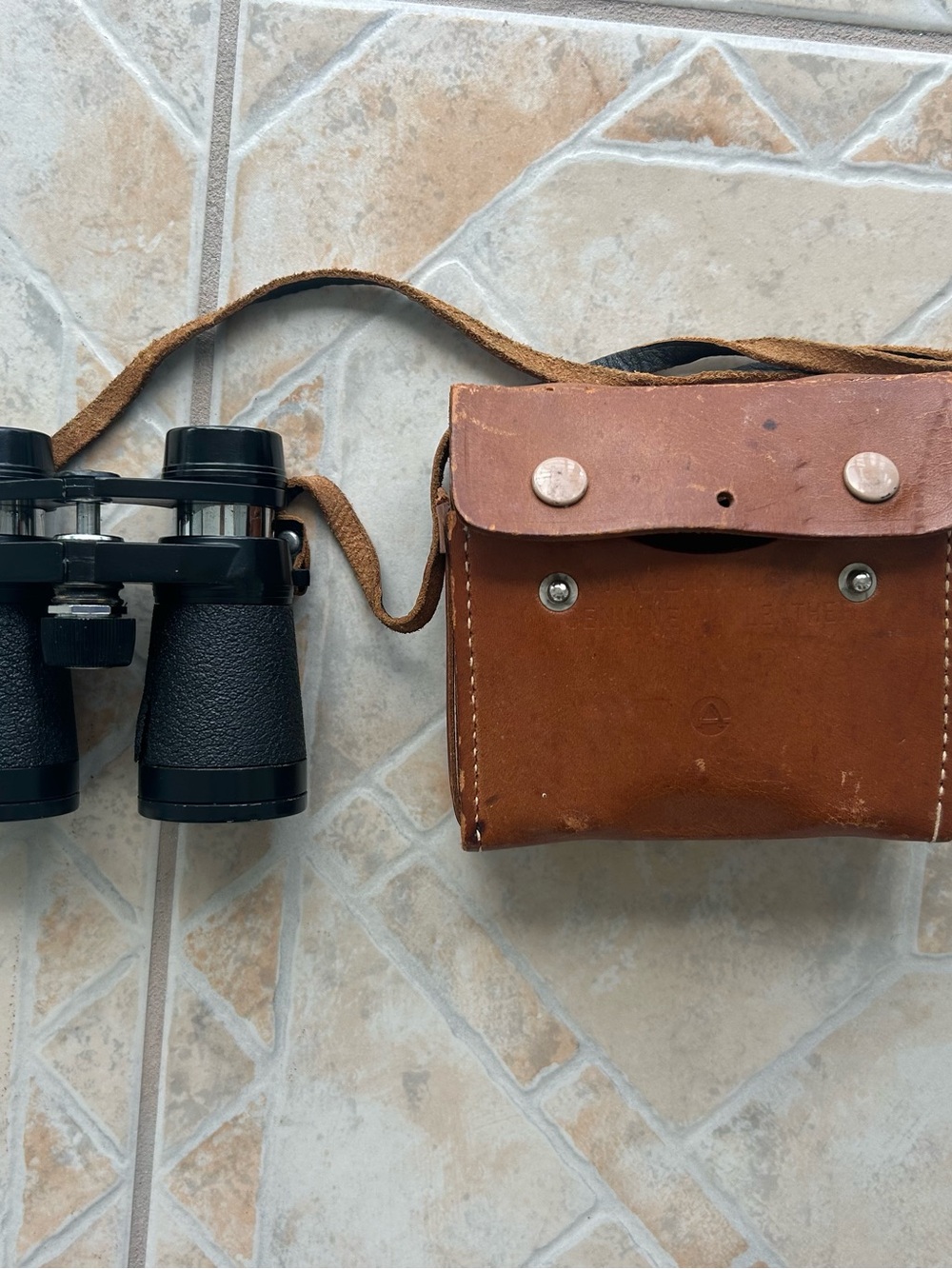 Small Binoculars with leather case 4 x 32